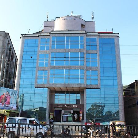 LG Towers Hotel Guwahati Buitenkant foto