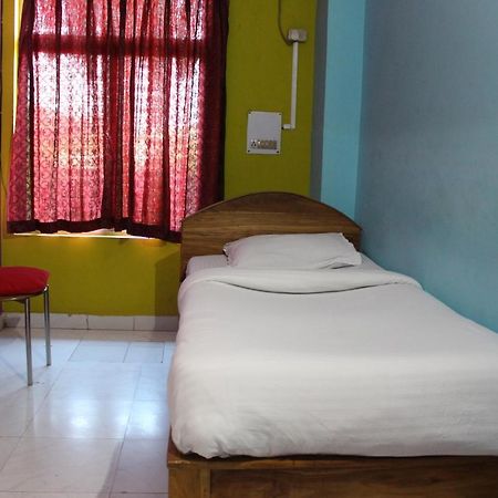 LG Towers Hotel Guwahati Buitenkant foto