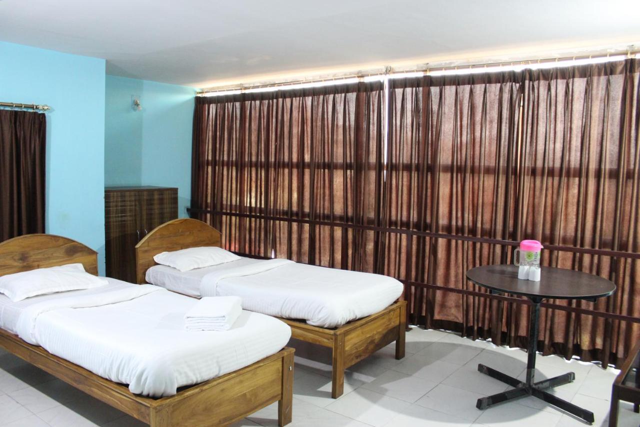 LG Towers Hotel Guwahati Buitenkant foto