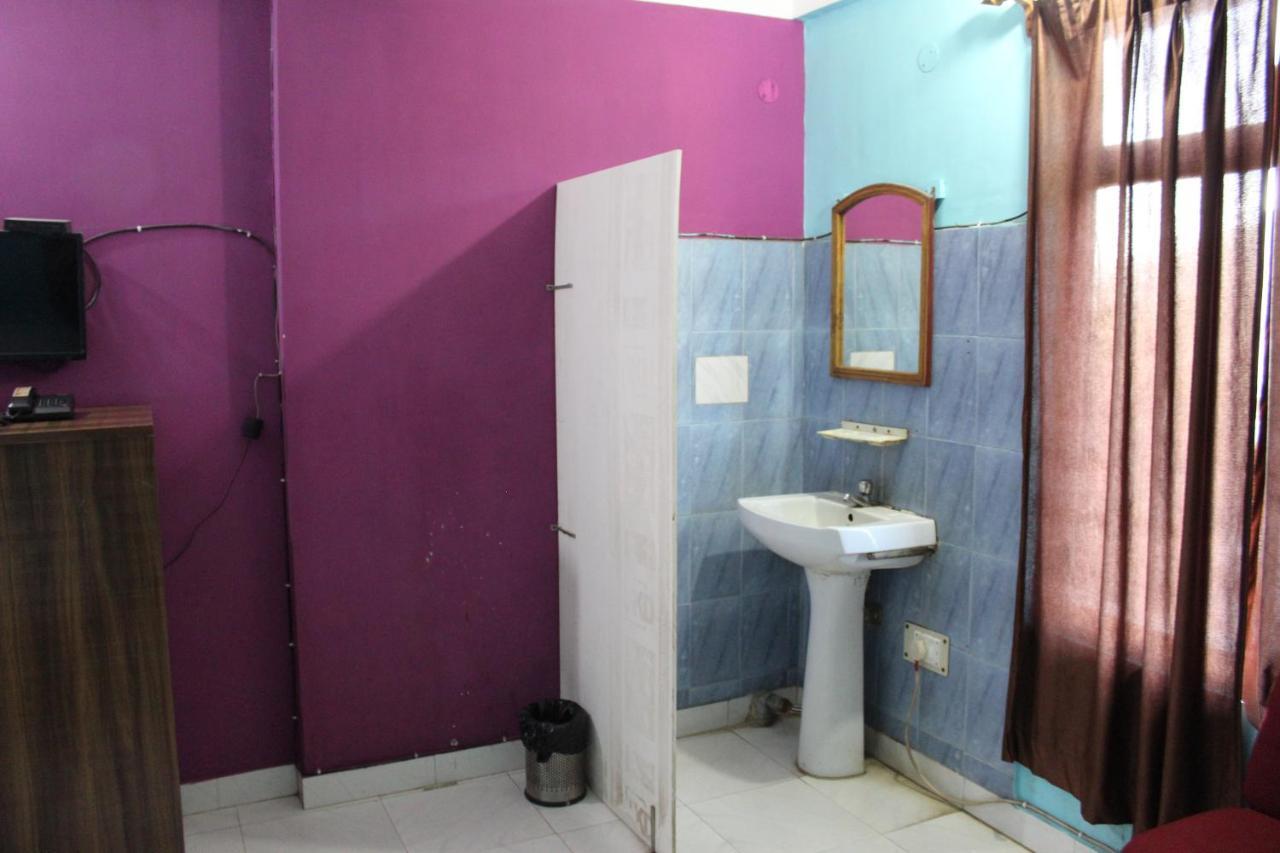 LG Towers Hotel Guwahati Buitenkant foto