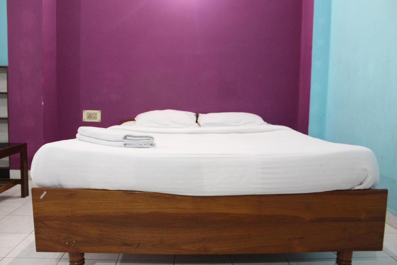 LG Towers Hotel Guwahati Buitenkant foto