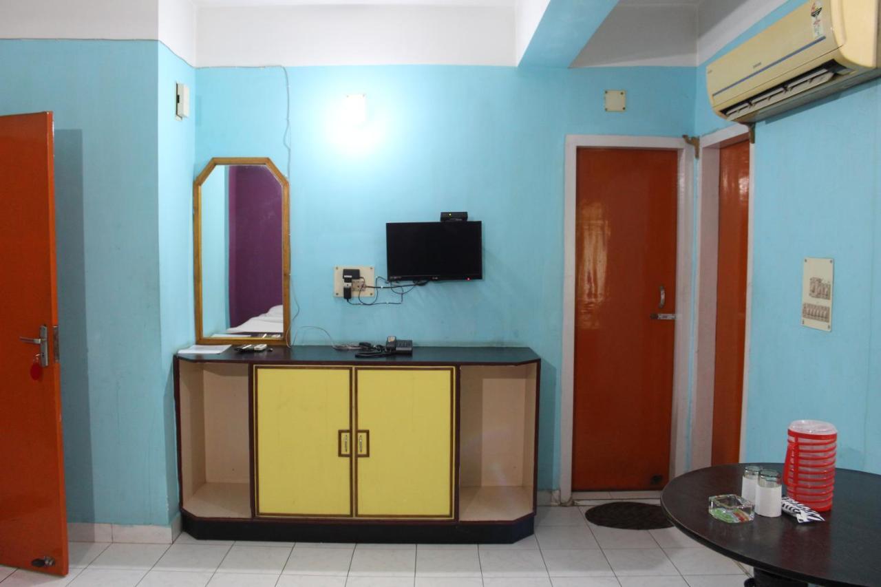 LG Towers Hotel Guwahati Buitenkant foto